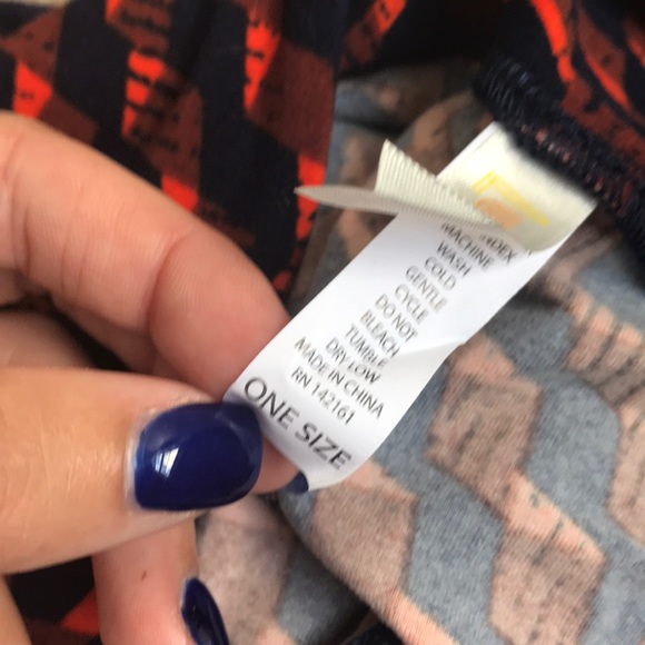 Lula Roe one size patterned leggings - Picture 3 of 4